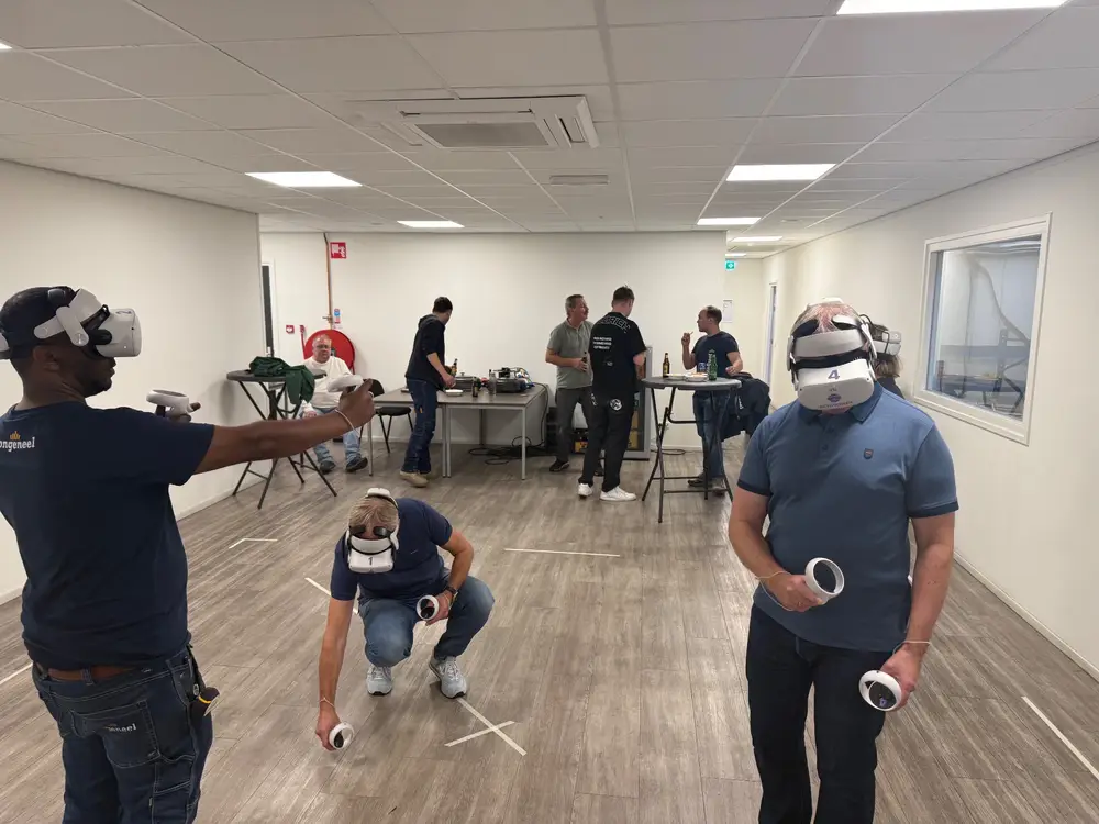 Collega's van Jongeneel in de VR-arena